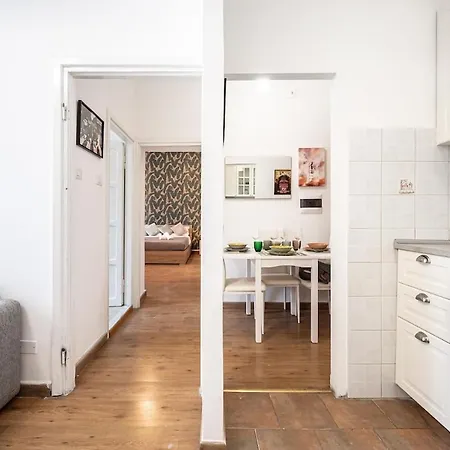 Feel At I Modern Cozy * Rome
